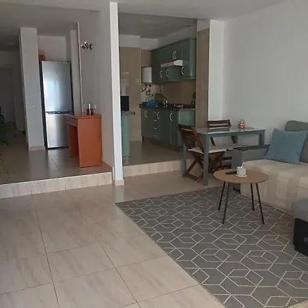 Sea View Apartment *